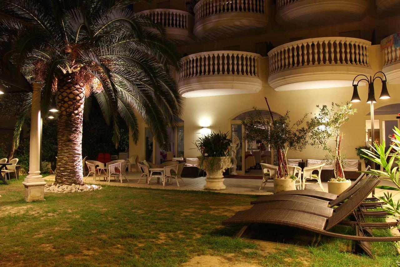 Hotel Eva ألبا أدرياتيكا المظهر الخارجي الصورة